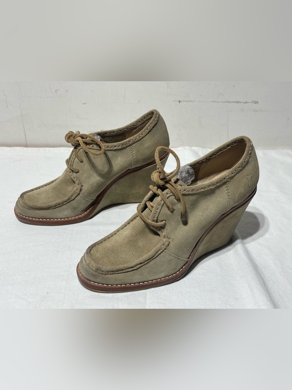 Frye Caroline Lace Low Wedge Shoes Womens 9M Taupe Beige Suede Leather - Picture 7 of 12